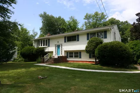 5 Leighton Ct, North Haven, CT 06473