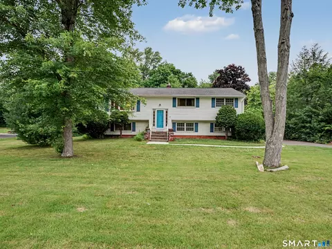 5 Leighton Ct, North Haven, CT 06473