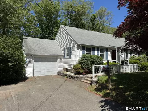 513 Essex Rd, Westbrook, CT 06498