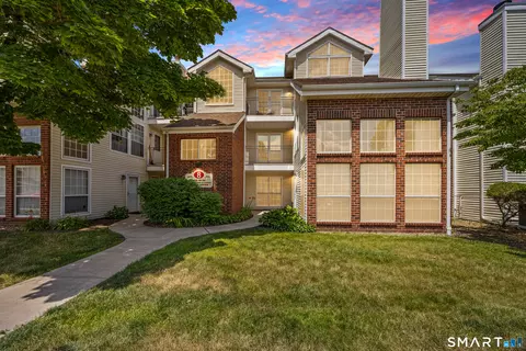 42 Carriage Crossing Ln #42, Middletown, CT 06457