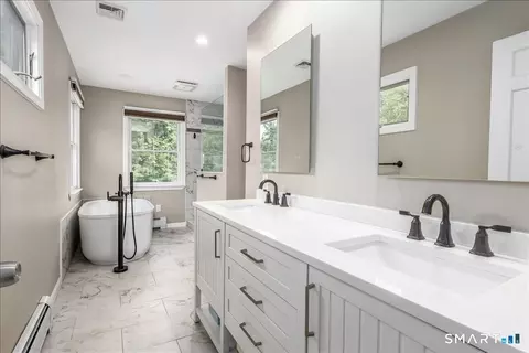 Bath - 8 White Pine Dr, Brookfield, CT 06804 photo 3 of 4