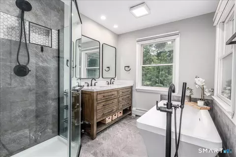 Bath - 8 White Pine Dr, Brookfield, CT 06804 photo 4 of 4