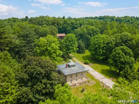 1917 Main St N, Woodbury, CT 06798