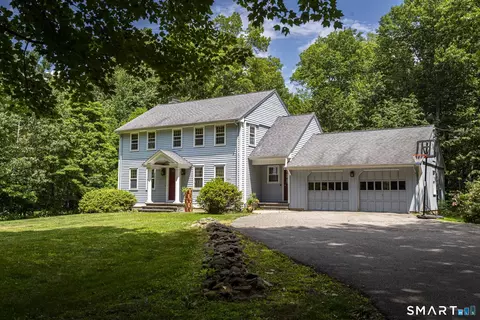 27 West St, Hebron, CT 06248
