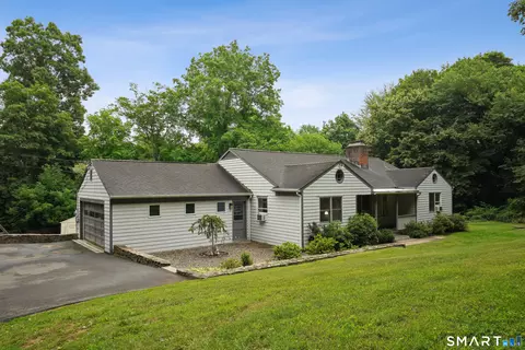 40 Comstock Hill Ave, Norwalk, CT 06850
