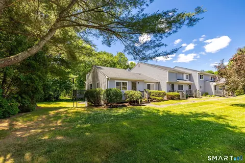 48 Chelsea Ln #48, East Granby, CT 06026