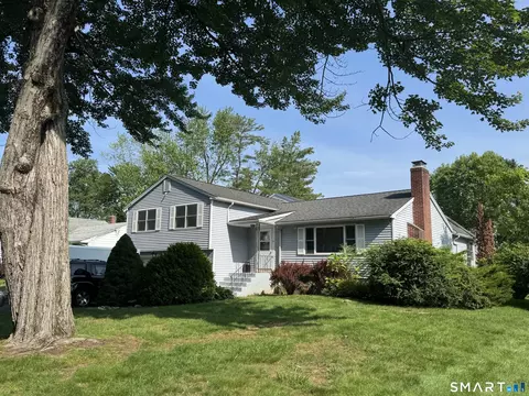 37 Stoneham Dr, West Hartford, CT 06117