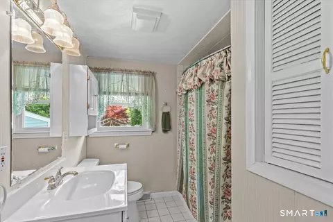 Bath - 53 Blakeslee Rd, Wallingford, CT 06492 photo 2 of 3