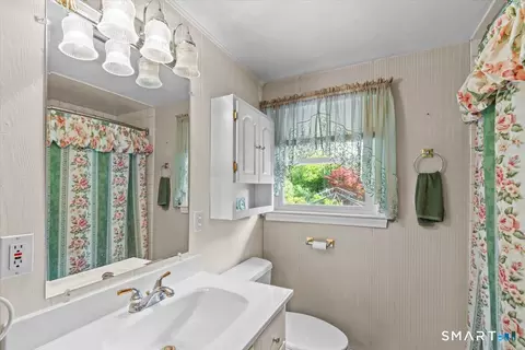 Bath - 53 Blakeslee Rd, Wallingford, CT 06492 photo 1 of 3