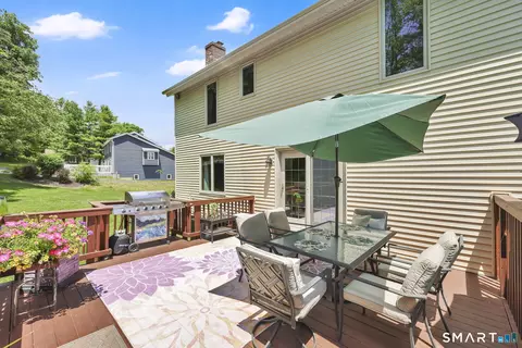 Exterior - 18 Harnish Ln, Wallingford, CT 06492 photo 8 of 10