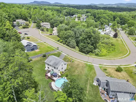 View/Area - 18 Harnish Ln, Wallingford, CT 06492 photo 3 of 4