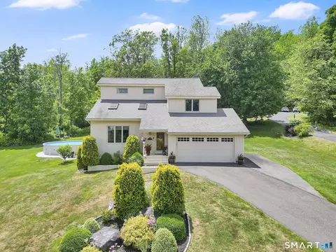 18 Harnish Ln, Wallingford, CT 06492