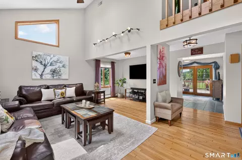 Living - 18 Harnish Ln, Wallingford, CT 06492 photo 1 of 4