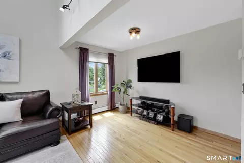 Living - 18 Harnish Ln, Wallingford, CT 06492 photo 4 of 4