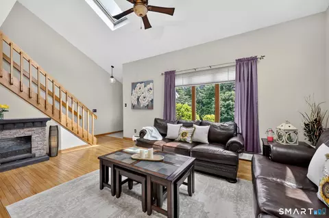 Living - 18 Harnish Ln, Wallingford, CT 06492 photo 2 of 4