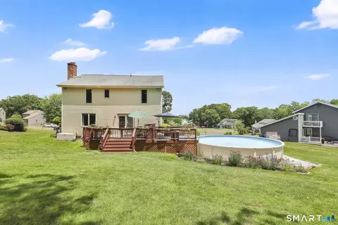 Exterior - 18 Harnish Ln, Wallingford, CT 06492 photo 3 of 10