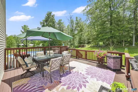 Exterior - 18 Harnish Ln, Wallingford, CT 06492 photo 7 of 10