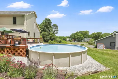 Exterior - 18 Harnish Ln, Wallingford, CT 06492 photo 6 of 10