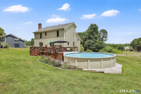 Exterior - 18 Harnish Ln, Wallingford, CT 06492 photo 4 of 10