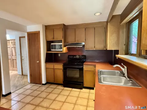 Kitchen - 82 Timothy Ter, Windsor, CT 06095 photo 1 of 2