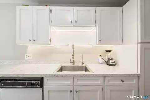 1 Heritage Vlg #C, Southbury, CT 06488