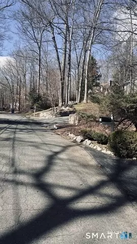 21 Wicks Manor Dr, Danbury, CT 06810