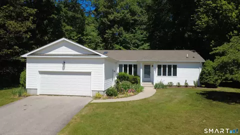 23 Hillcrest Dr, Uncasville, CT 06382