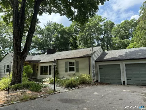 60 Mohegan Rd, Norwich, CT 06360