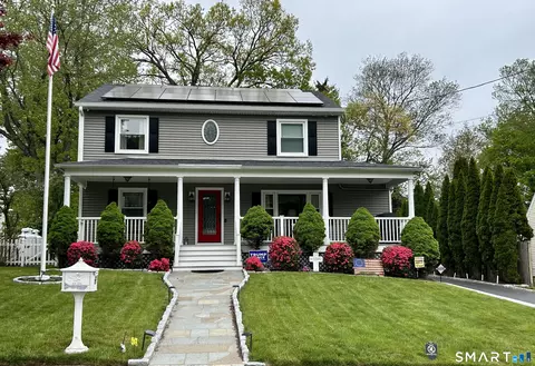 69 Sunnyside Ct, Milford, CT 06460