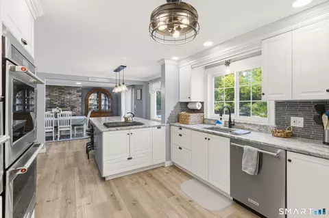 Kitchen - 169 Tom Swamp Rd, Hamden, CT 06518 photo 6 of 8