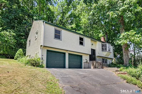 17 Fowler Ter, Milford, CT 06460
