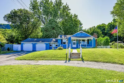 1611 Meriden Ave, Southington, CT 06489