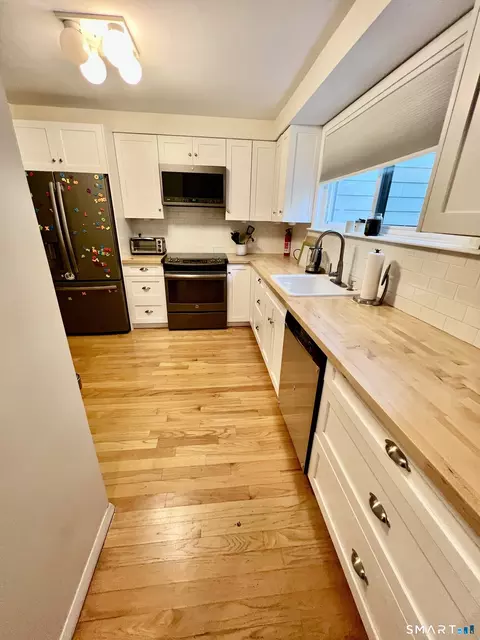 Kitchen - 225 Ledge Dr, Torrington, CT 06790 photo 3 of 4