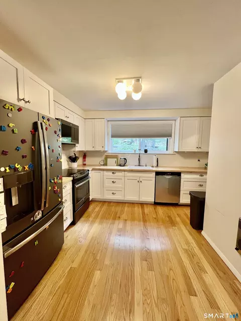 Kitchen - 225 Ledge Dr, Torrington, CT 06790 photo 4 of 4