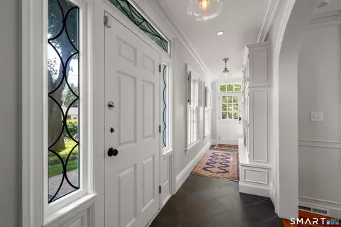 Entry Way - 281 N Main St, Suffield, CT 06078 photo 4 of 6