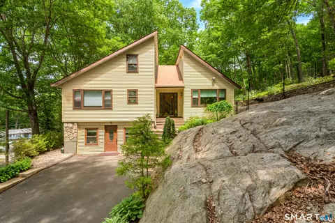 208 Rainbow Trl, Vernon, CT 06066