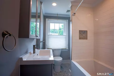 Bath - 106 Filbert St, Hamden, CT 06517 photo 2 of 3