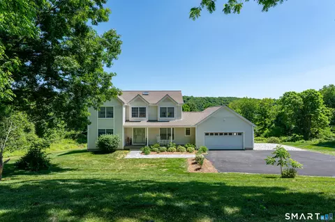 4 Fleetwood Ln, Brookfield, CT 06804