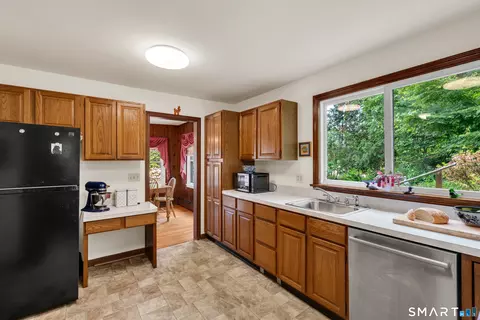 Kitchen - 16 Ledge Rd, Niantic, CT 06357 photo 3 of 4