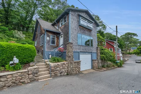 16 Ledge Rd, Niantic, CT 06357