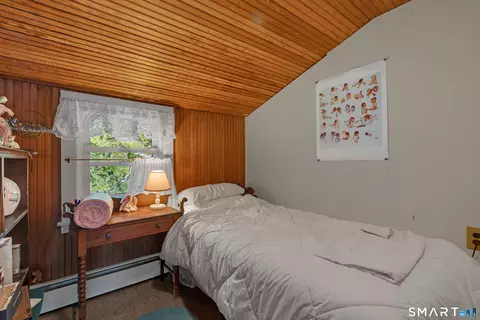 Bedroom - 16 Ledge Rd, Niantic, CT 06357 photo 5 of 5