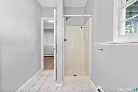 Bath - 39 Joseph Ln, Hamden, CT 06514 photo 4 of 4