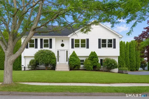 39 Joseph Ln, Hamden, CT 06514