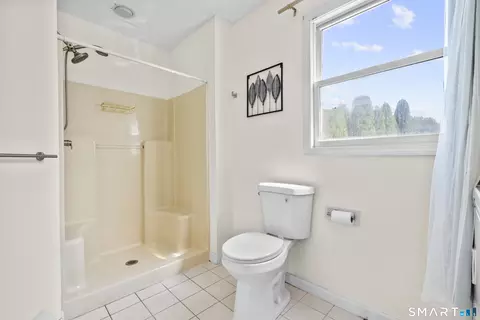 Bath - 39 Joseph Ln, Hamden, CT 06514 photo 1 of 4
