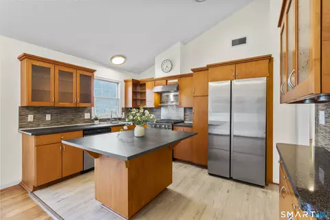 Kitchen - 39 Joseph Ln, Hamden, CT 06514 photo 2 of 4