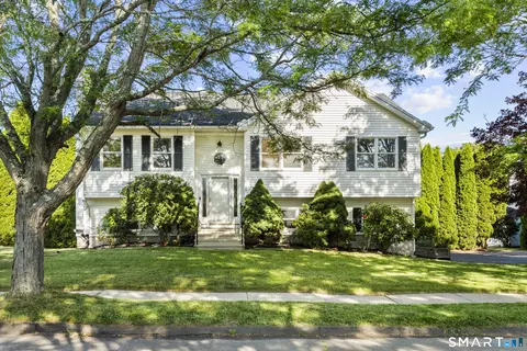 39 Joseph Ln, Hamden, CT 06514