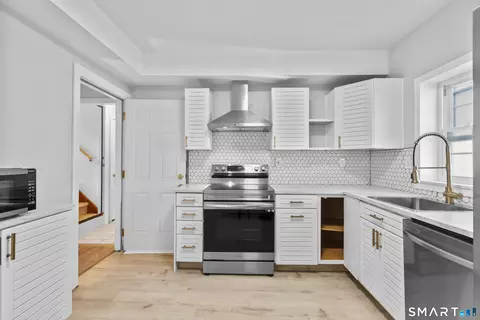 Kitchen - 39 Joseph Ln, Hamden, CT 06514 photo 3 of 4
