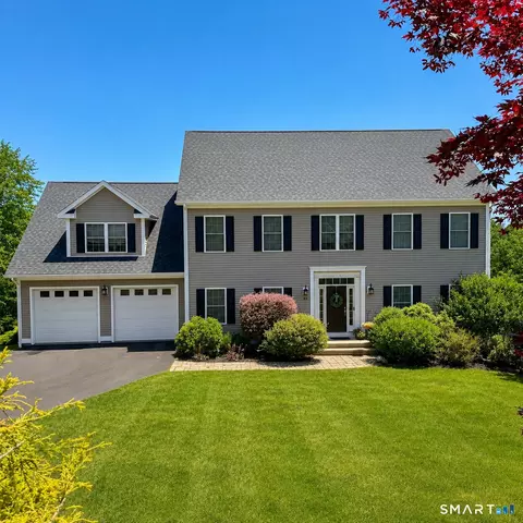 42 Ridgewood Ter, North Haven, CT 06473