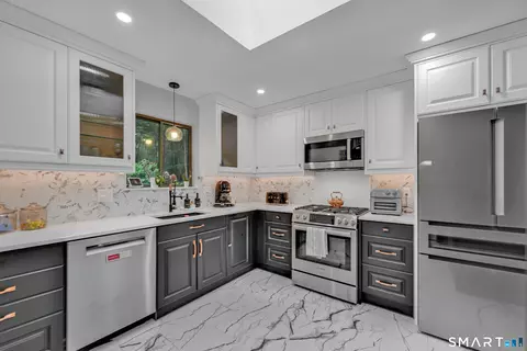 10 Candleview Dr, Sherman, CT 06784