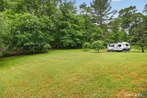 Exterior - 17 Hunters Path, Clinton, CT 06413 photo 7 of 8